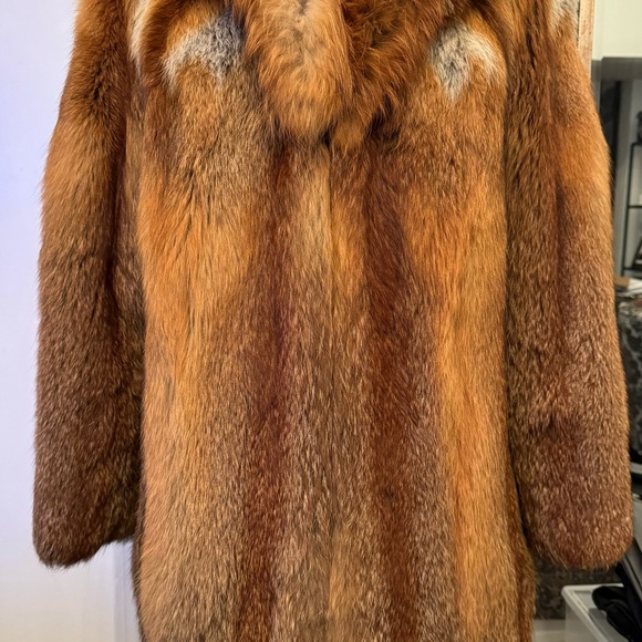 Red Fox Fur Coat - Picture 5 of 8